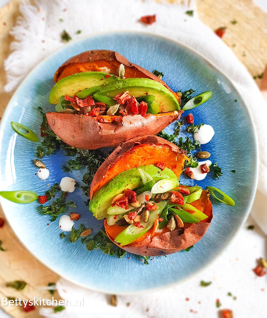 Gepofte Zoete Aardappel Met Boerenkool En Feta Betty S Kitchen