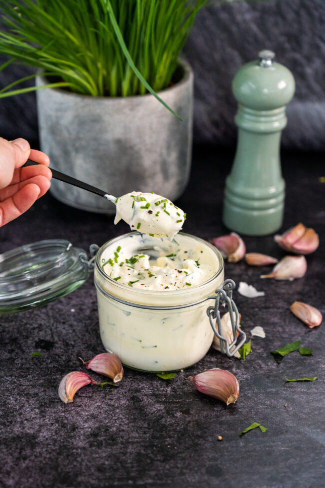 recept voor homemade knoflooksaus met yoghurt © bettyskitchen.nl