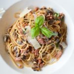 spaghetti carbonara pasta met spek en ei en kaas