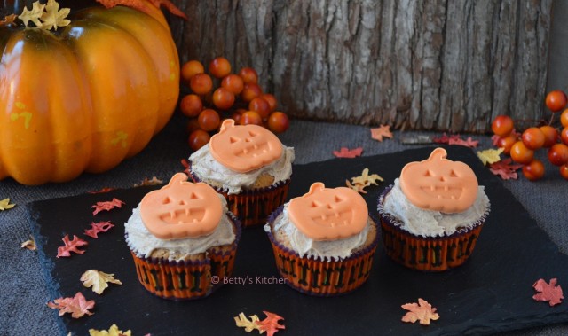 Halloween pompoen cupcakes recept bettys kitchen