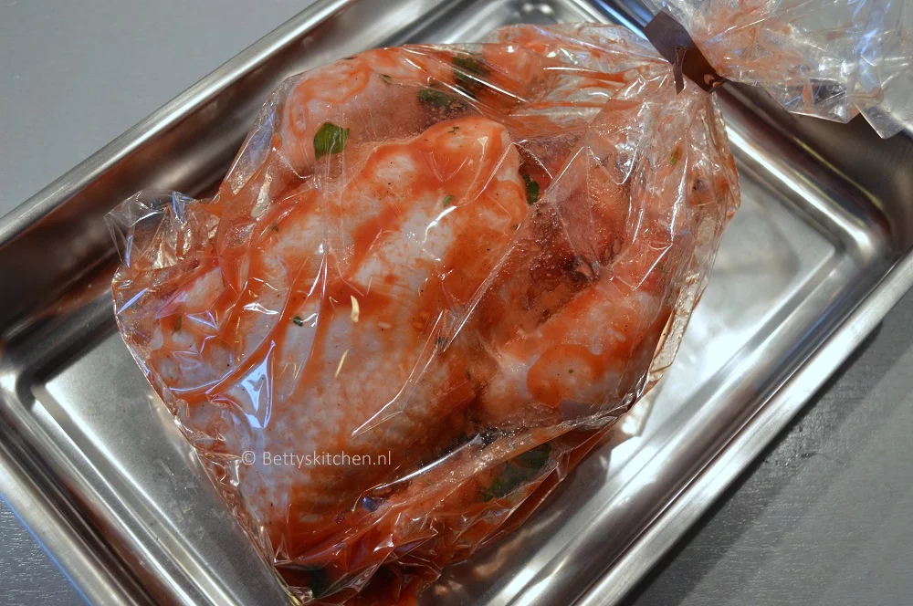 Nauwkeurig Inheems Afhaalmaaltijd Hele kip uit de oven (met tomatensaus) • Betty's Kitchen