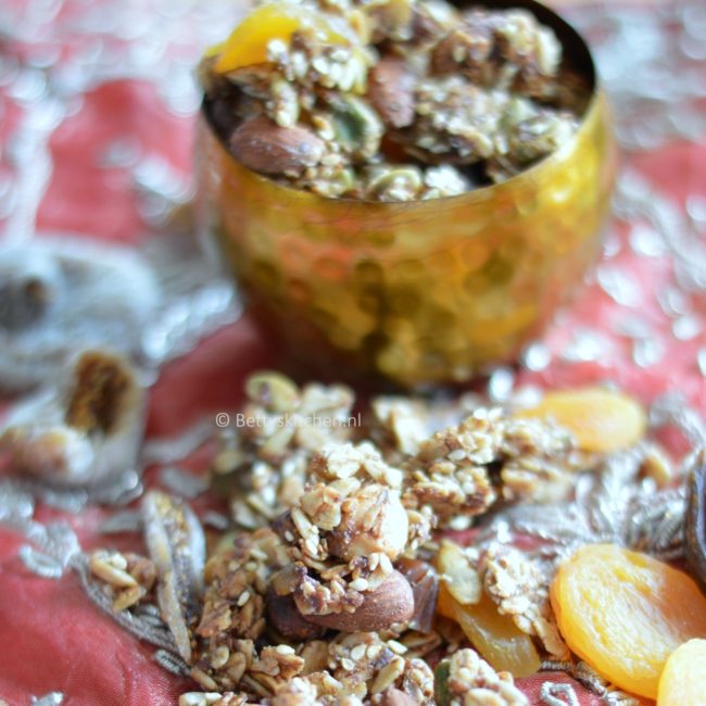 marrakech granola met abrikozen en pistache recept bettyskitchen