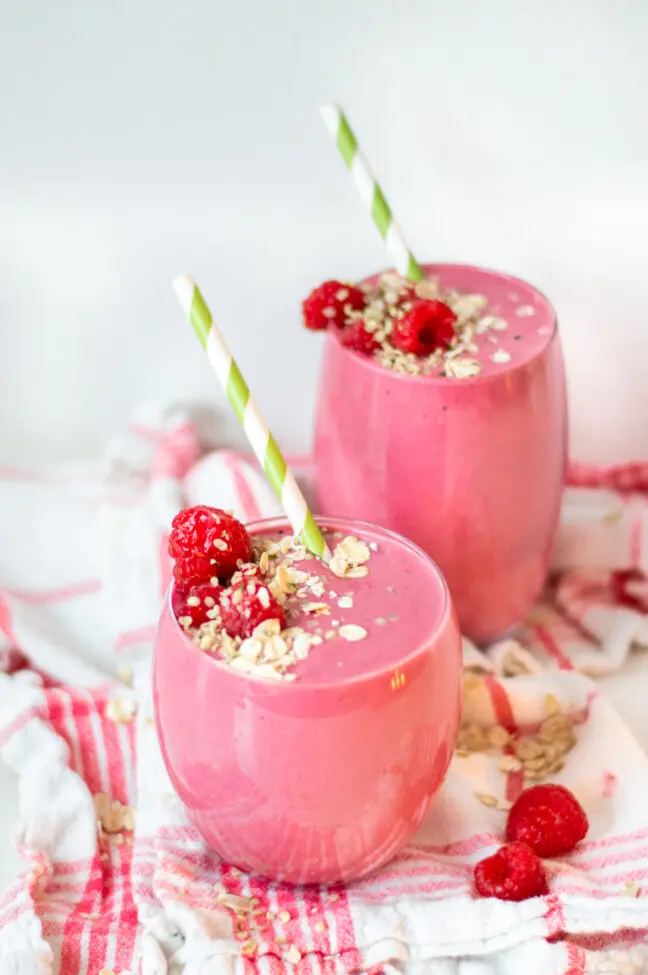 recept roze ontbijt smoothie met havermout en frambozen © bettyskitchen.nl