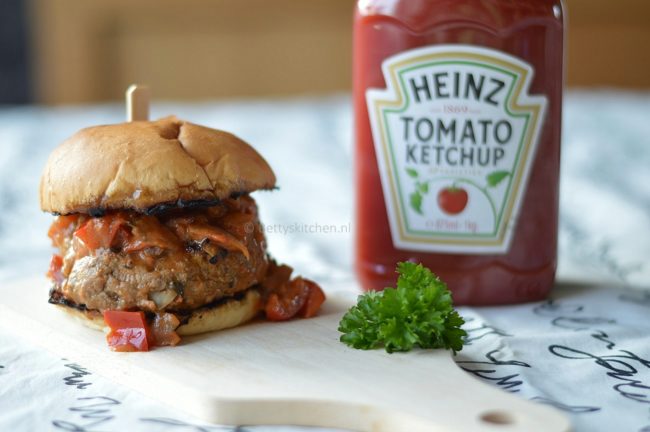 30x barbecue recepten - BBQ recept en grill gerechten -hamburgers in tomatensaus