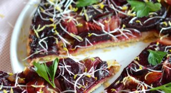 Tarte Tatin met rabarber en rode biet