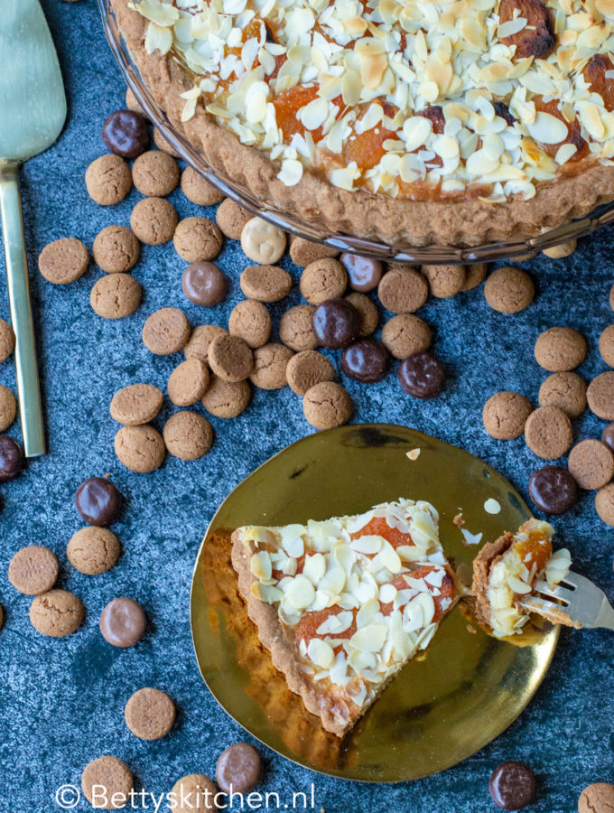 speculaastaart met abrikozen voor sinterklaas viering © bettyskitchen