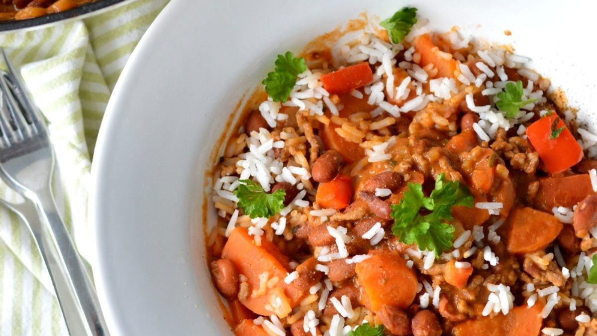 Bruine bonen schotel met gehakt en rijst | Betty's Kitchen Recept: Koude Rijstsalade voor bij de BBQ Betty's Kitchen