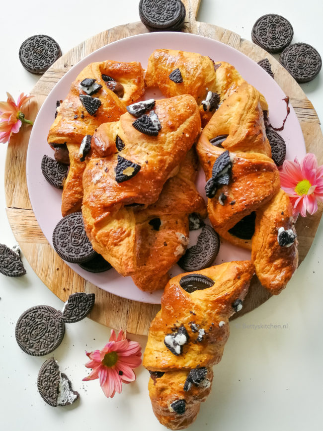 recept croissants met oreo's en chocolade © bettyskitchen kookvideo