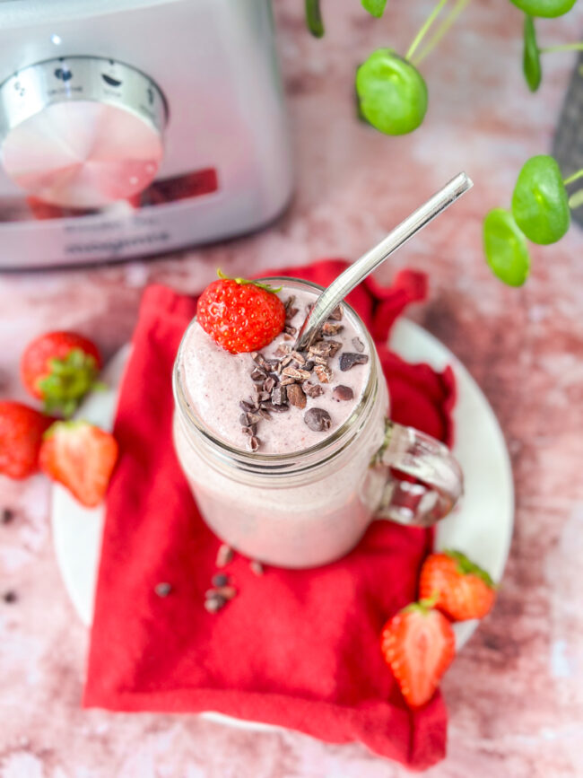 recept avocado smoothie met aardbeien en cacao nibs © bettyskitchen.nl