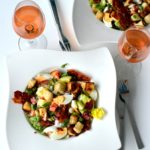 Caesarsalade met aardappel, ei en spek