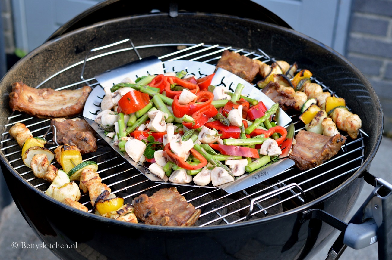 dump Indirect protest Review: Weber Original Kettle 57 BBQ | Betty's Kitchen