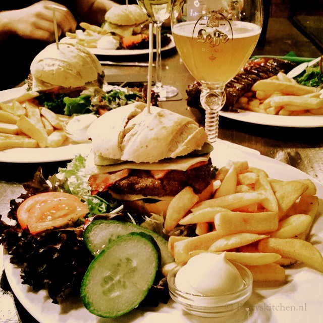 10x burgers eten in utrecht restaurant betty's kitchen