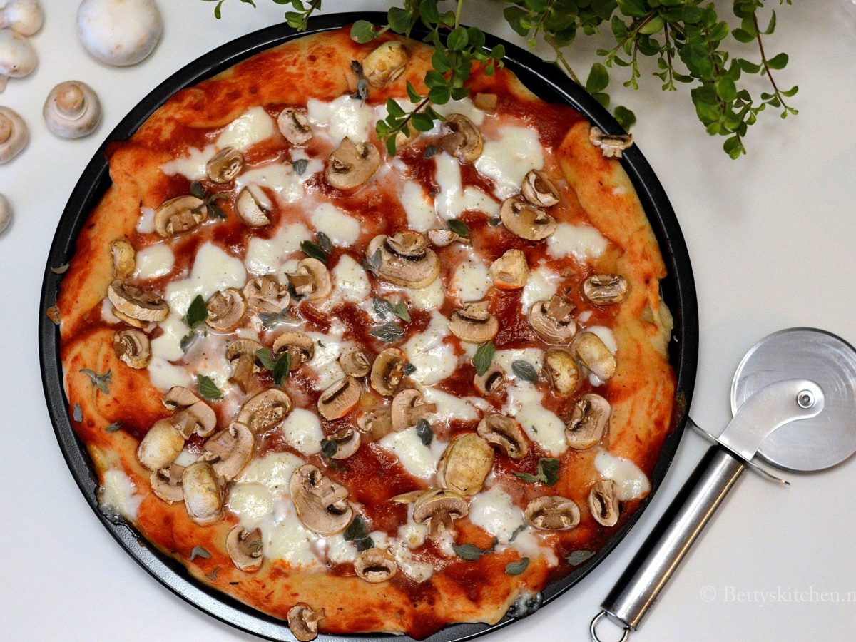 Super Pizza ai funghi (met champignons) | Recept | Betty's Kitchen ZP-34