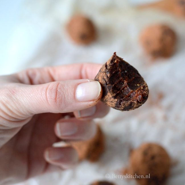gezonde chocolade truffels met cranberry