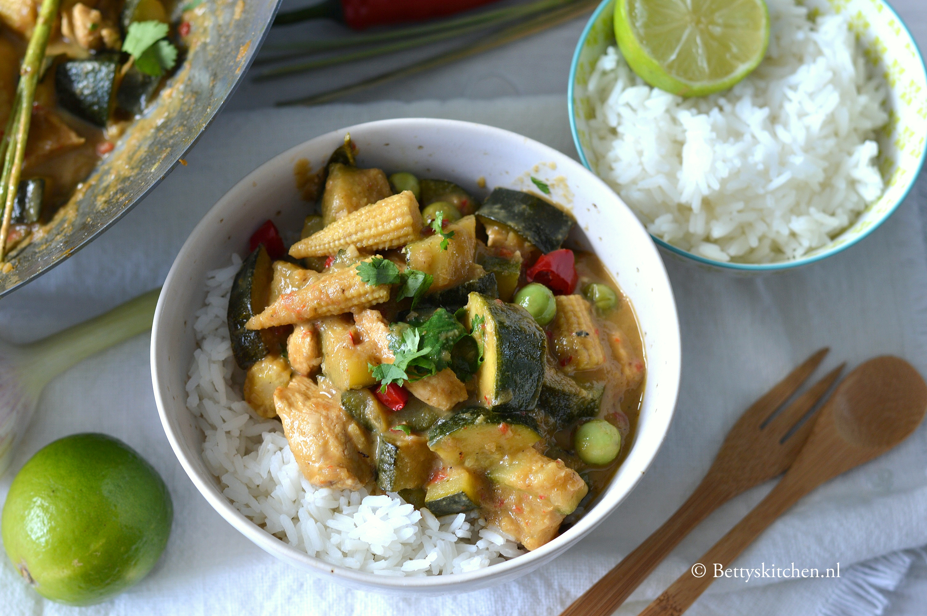 romantisch Voorman Reusachtig Thaise groene curry met kipfilet en courgette | Recept | Betty's Kitchen  recepten uit Thailand