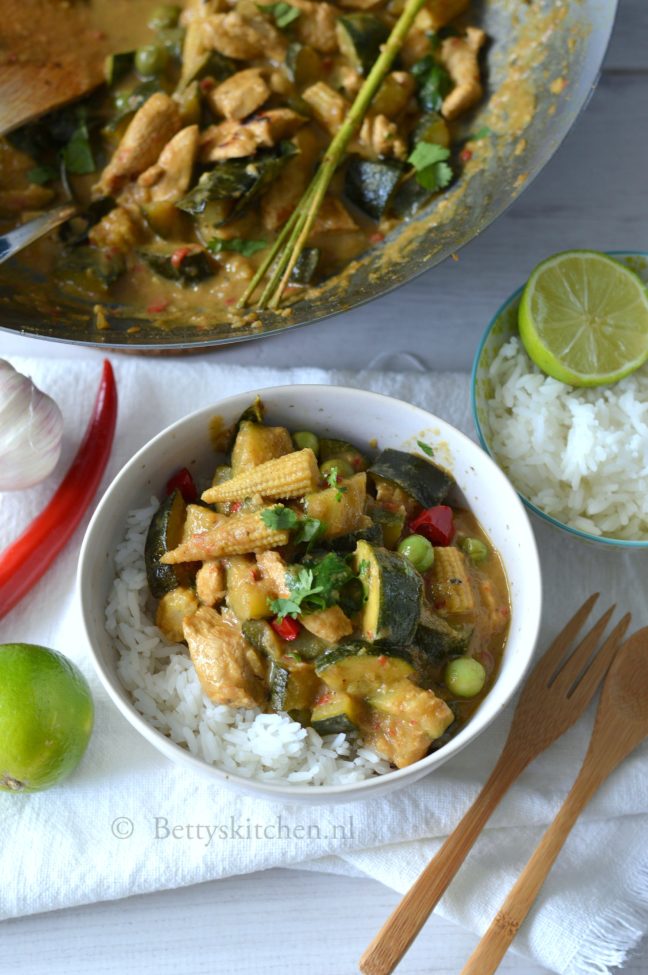 Thaise groene curry met kipfilet en courgette