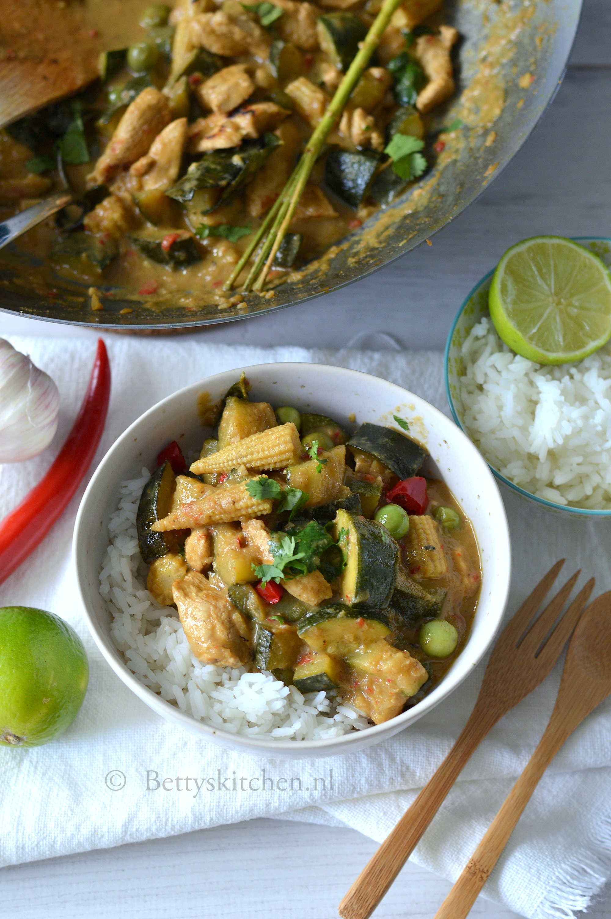 Thaise groene curry met kipfilet en courgette Recept | Kitchen recepten uit Thailand