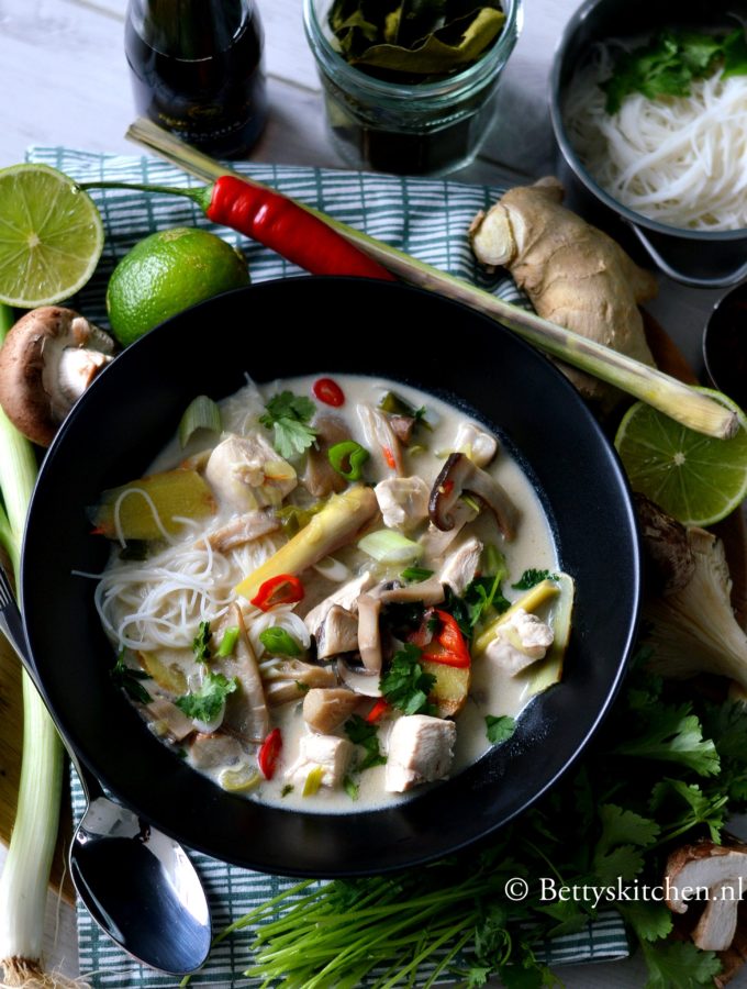 Thaise kokos soep met kip (Tom Kha Kai)