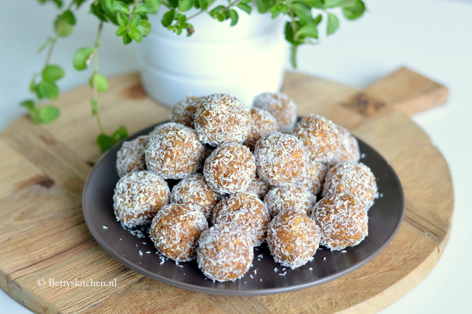 Gezonde kokos balletjes | Betty's Kitchen Foodblog