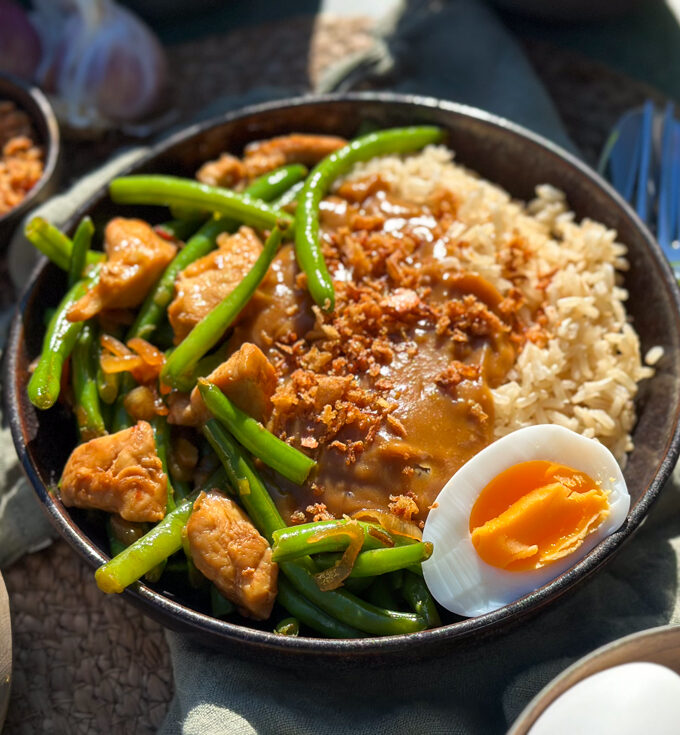 recept kip met boontjes en pindasaus © bettyskitchen.nl