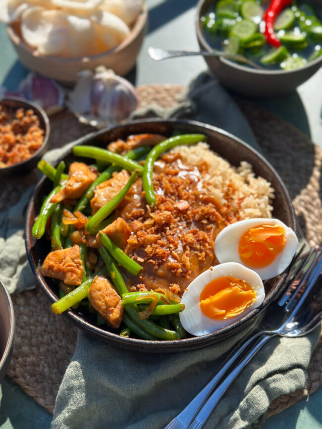recept kip met boontjes en pindasaus © bettyskitchen.nl
