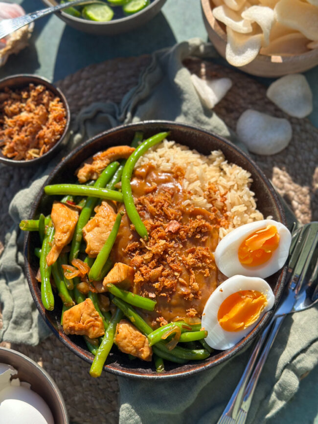 recept kip met boontjes en pindasaus © bettyskitchen.nl