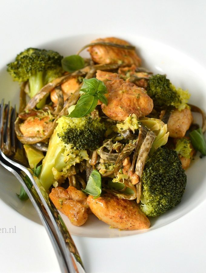 zeewierpasta met pittige kip en broccoli pasta gemaakt van zeewier i sea pasta