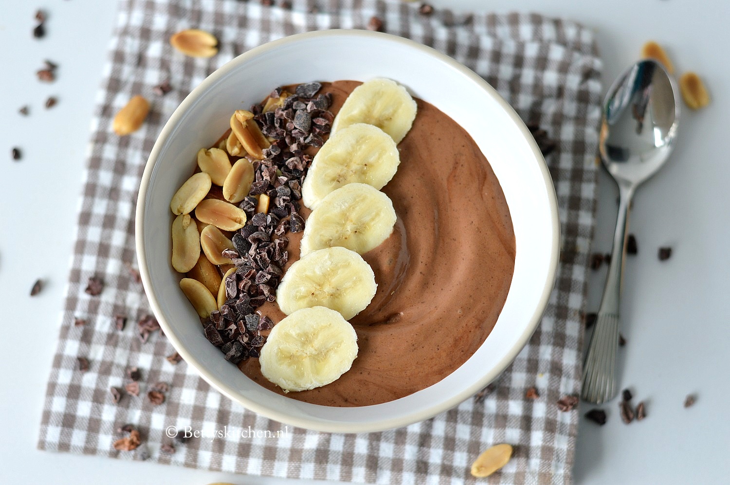 Smoothie bowl met chocolade en pindakaas | Betty's Kitchen Foodblog