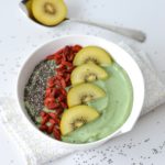 recept smoothie bowl met kiwi en avocado