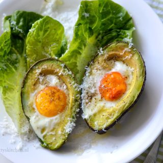 avocado met ei uit de oven