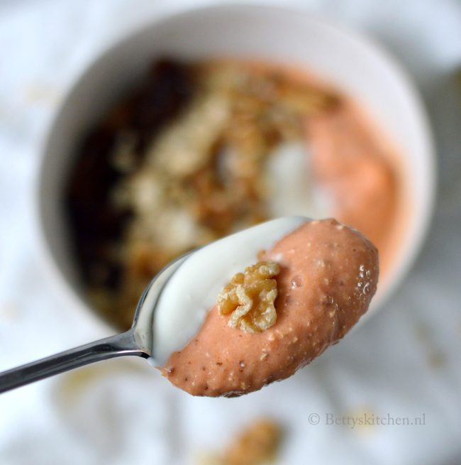 carrotcake smoothie bowl