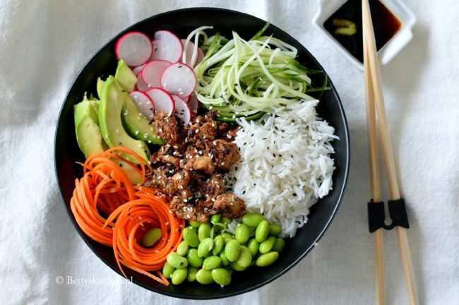 Vegetarische Sushi Bowl met tofu