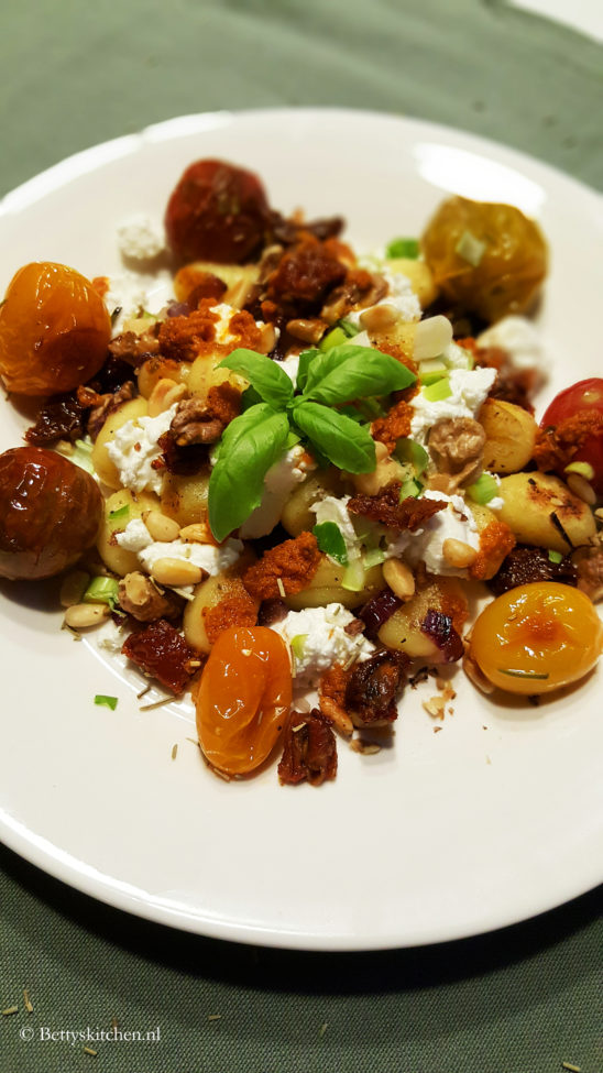 Gnocchi met geitenkaas en gepocheerde tomaat