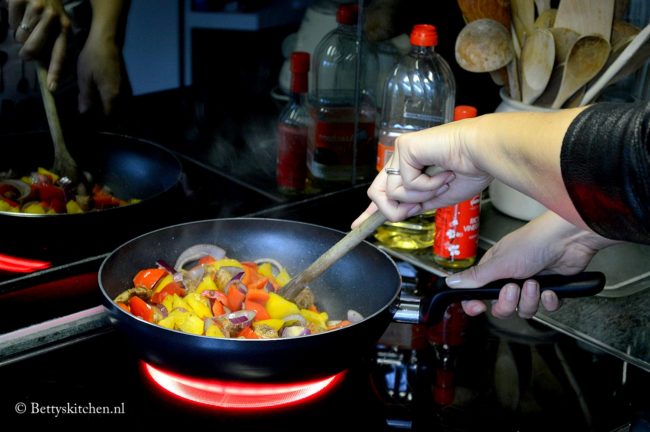 Kip met zoetzure saus uit de wok dekamarkt pannenactie tefal