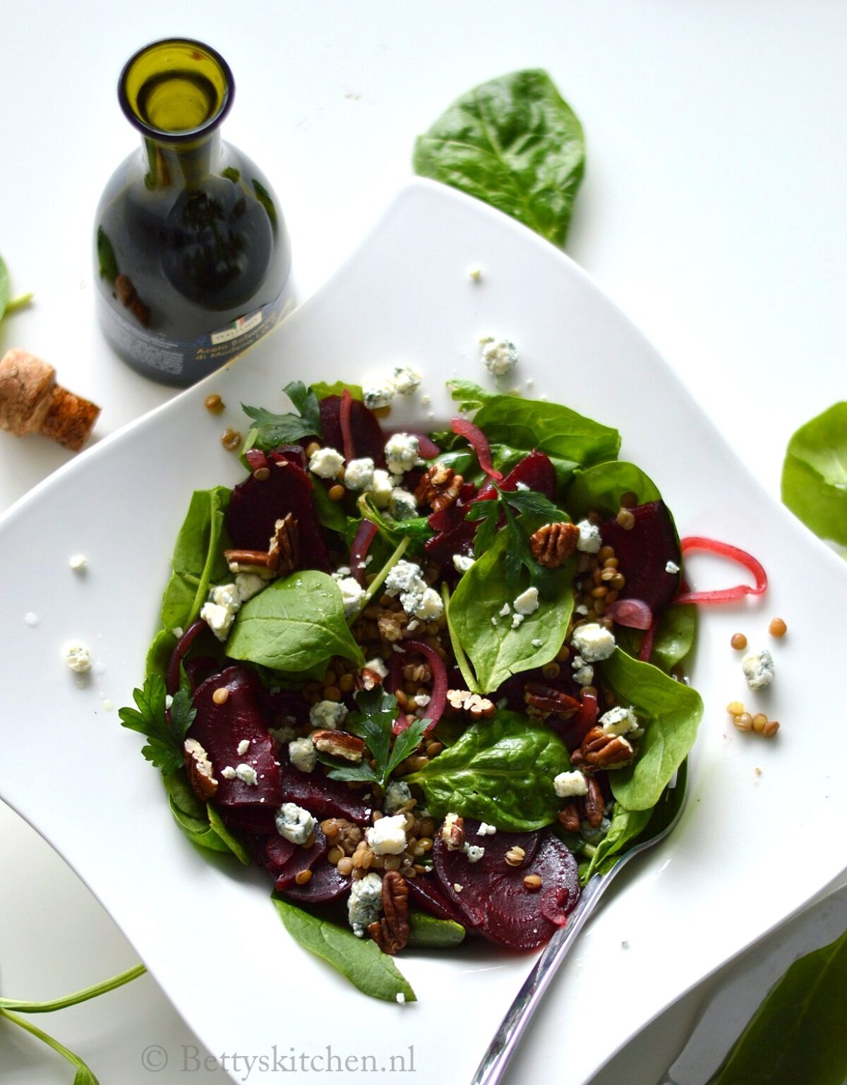 Linzensalade met spinazie, rode bietjes en blauwe kaas | Betty's Kitchen