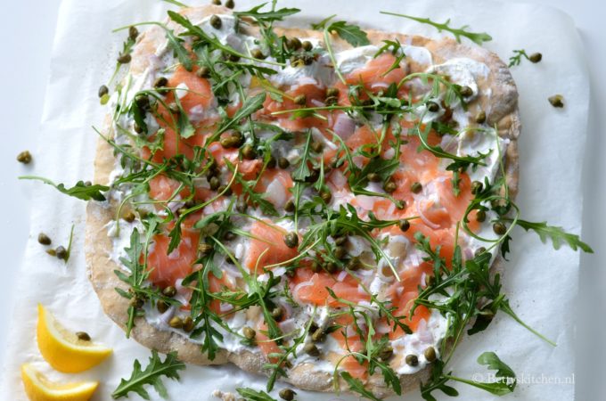speltpizza met gerookte zalm en ricotta