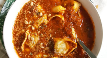 Tortellinisoep met tomaten