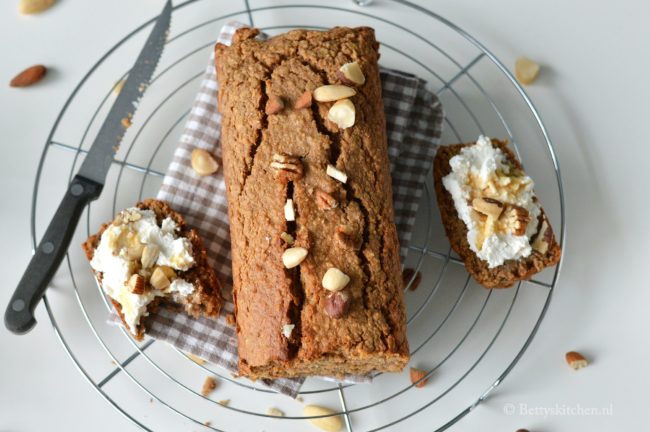 Ontbijtcake met noten en peer glutenvrij recept coeliakiemaand