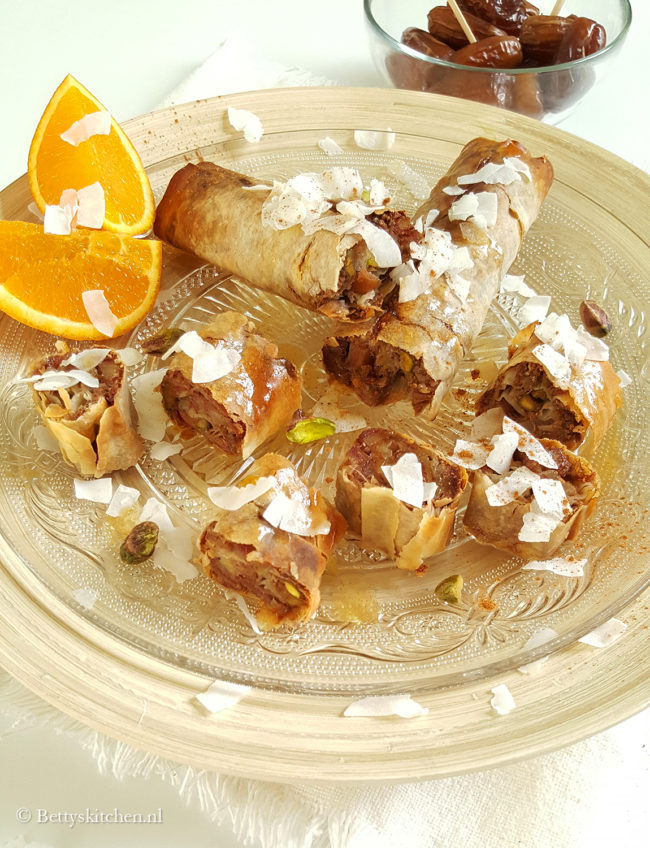 Tropische strudel met dadels en banaan