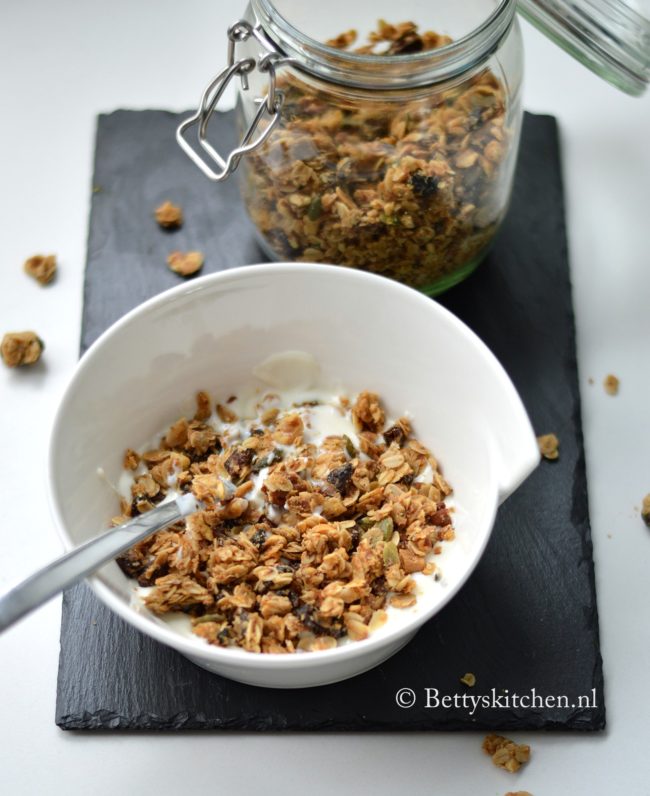 granola met pindakaas maken recept bettys kitchen ontbijt tip