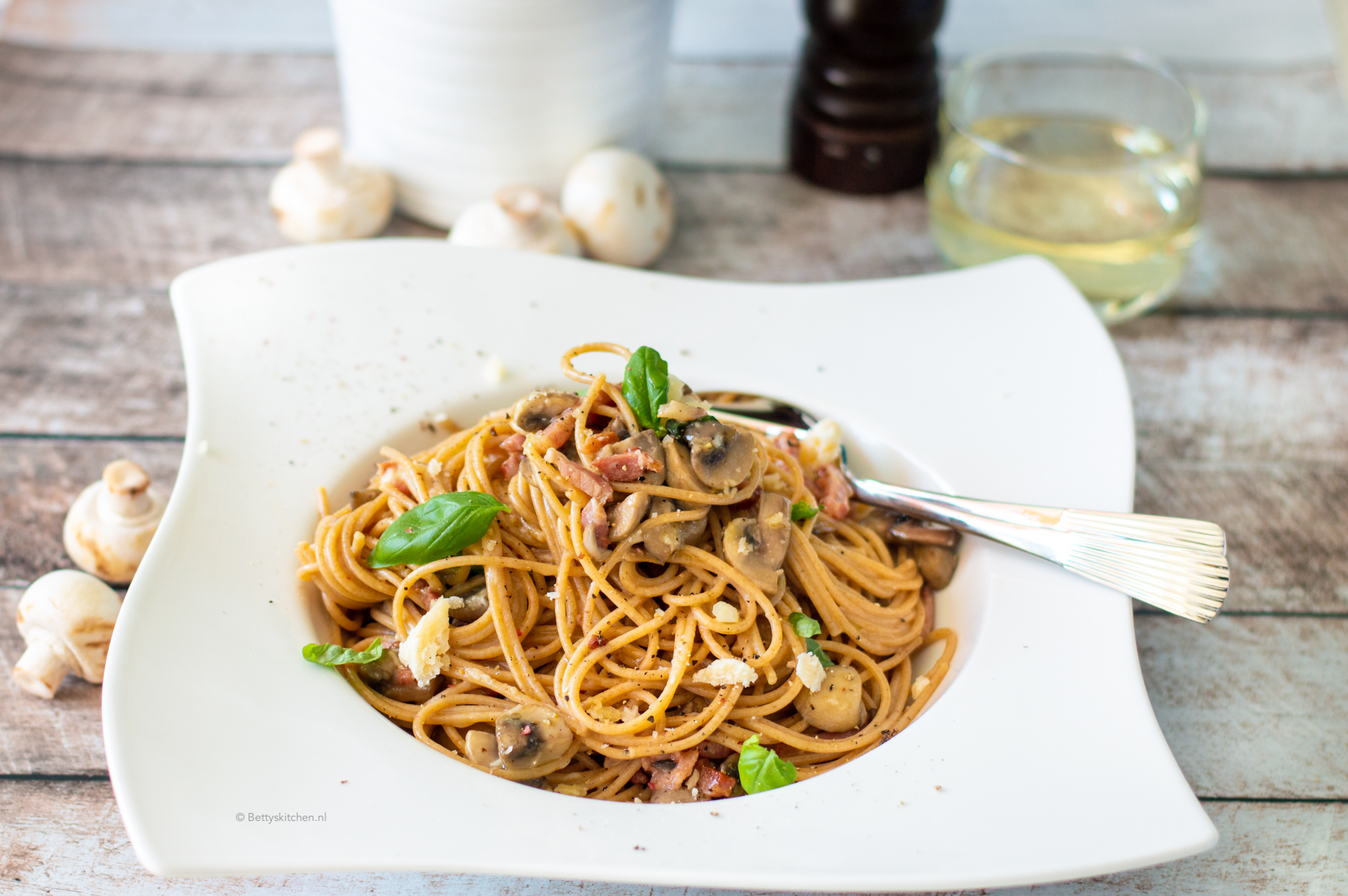Spaghetti Carbonara (Pasta met spek en ei) | Betty's Kitchen