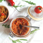 Homemade tomatenchutney en mangochutney
