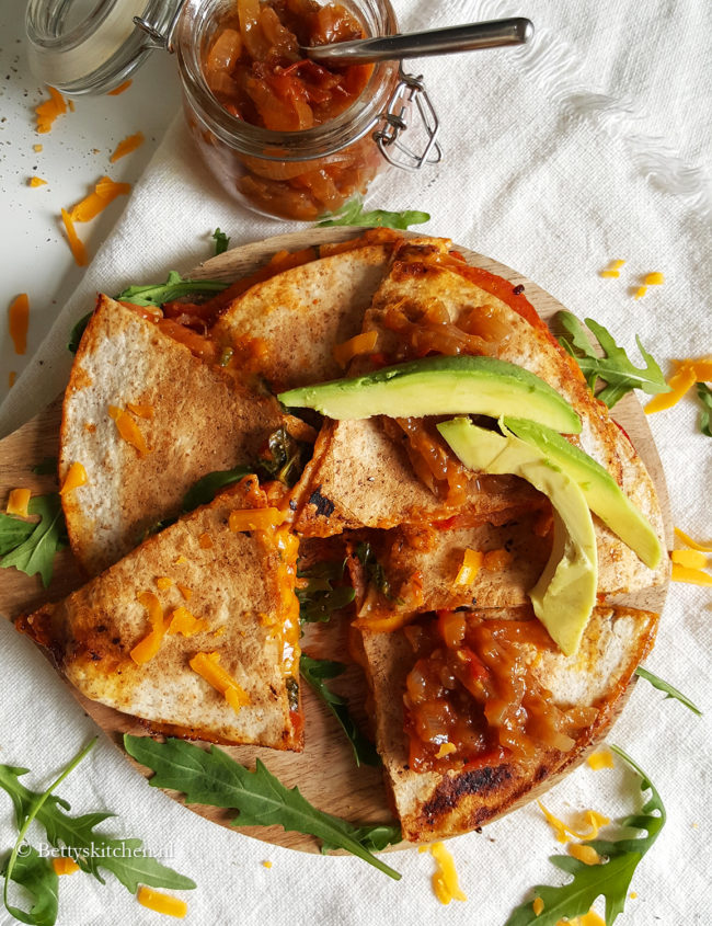 Vegetarische pizza quesadillas