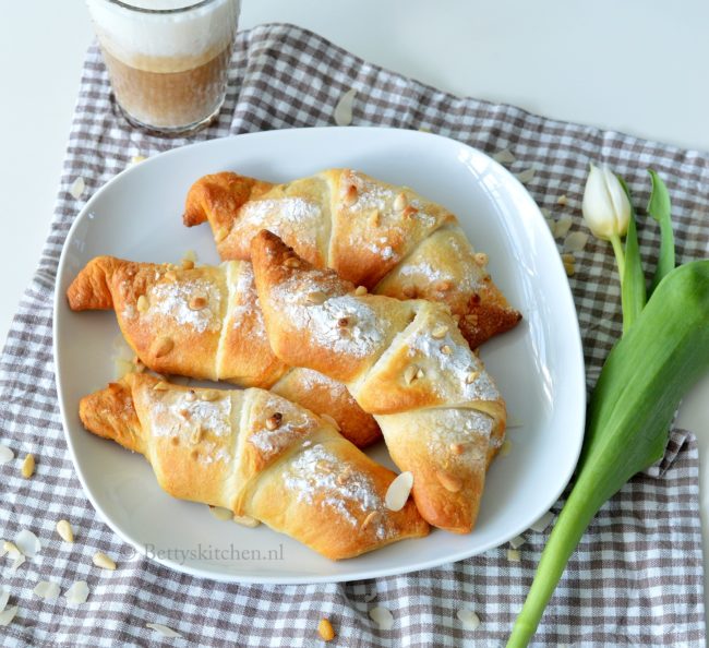 recept gevulde croissants met amandel italiaans ontbijt croissant bettys kitche