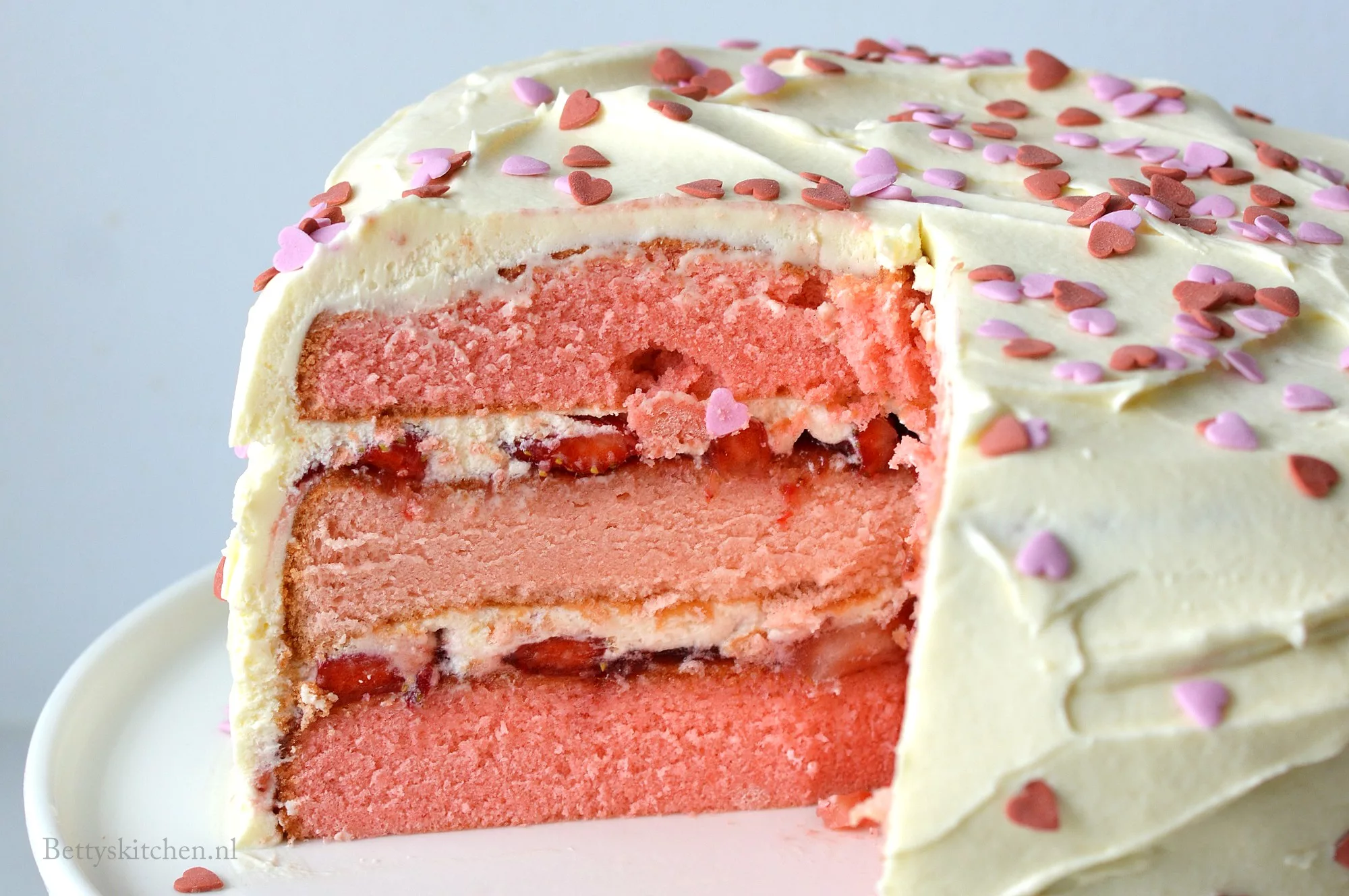 Verbazingwekkend Kraamtaart met aardbeien (voor een meisje) | Betty's Kitchen Foodblog EY-45