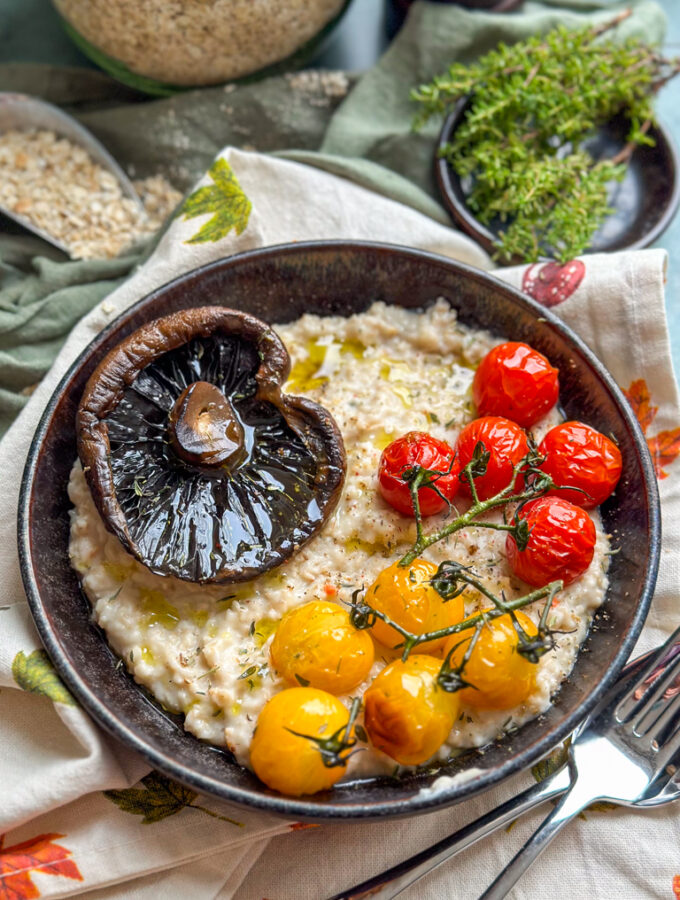 recept voor Italiaanse hartige havermout pap met portobello en tomaten