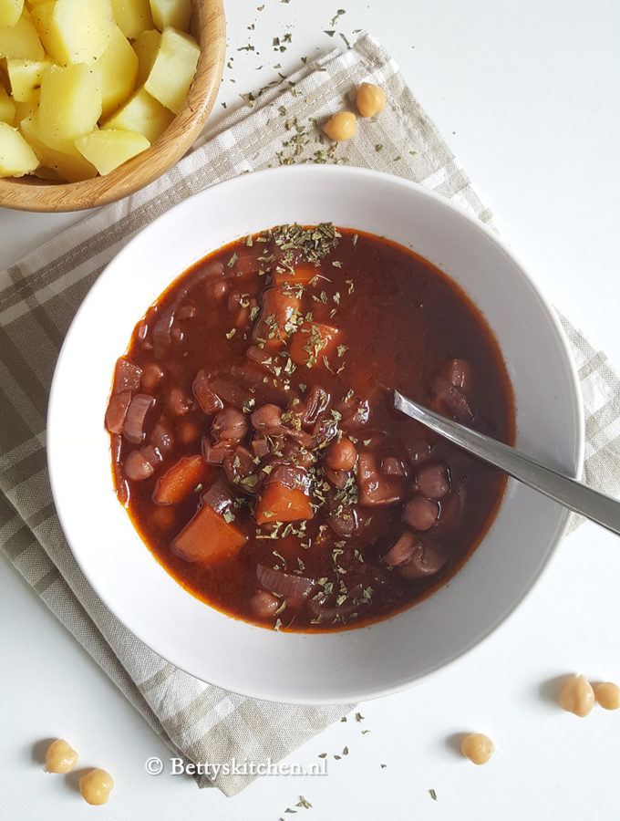 Vegetarisch stoofpotje met kikkererwten