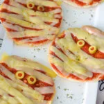 halloween pizza mummies recept © bettyskitchen.nl