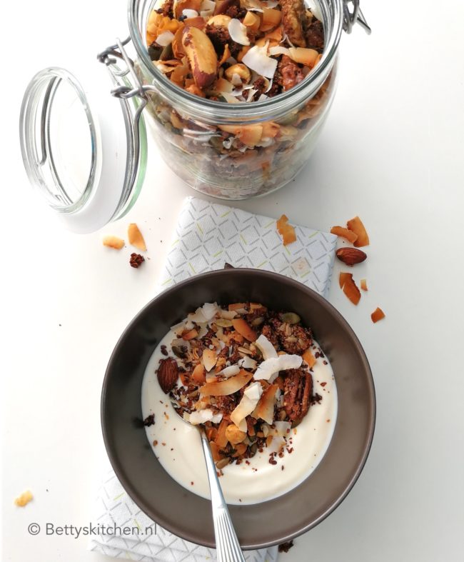 10x low carb ontbijt recept noten granola met kokos glutenvrij en low carbs betty's kitchen