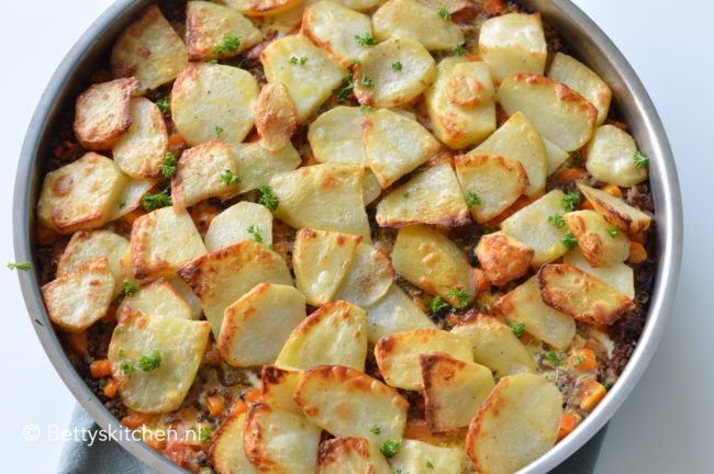 recept ovenschotel met aardappels en gehakt musaka joegoslavische keuken balkan Betty's kitchen